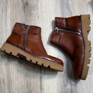 PIKOLINOS Tan Leather Ankle Boots with Zipper